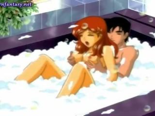 Hentai pelirroja teniendo sexo en bañera