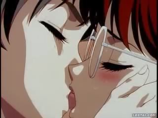 Brunete animācija meitene ar brilles uz lesbo darbība