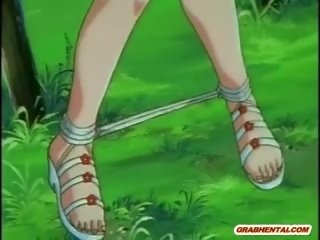 Anime meisje krijgt squeezed haar tieten en hard poked