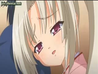 Blondinė anime cutie daro masturbavimas pėdomis