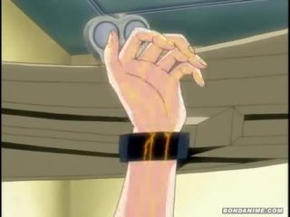 Terriefied animácia dievča v cuffs dostane electicity shocks