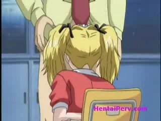 Didelis krūtys raudonplaukiai anime mergaitė dulkina ir blondeee suteikia bj